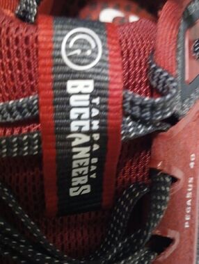 TAMPA BAY BUCCERNERS Nike Red and CHARCOL Athletic Shoe with Logo SZ.9